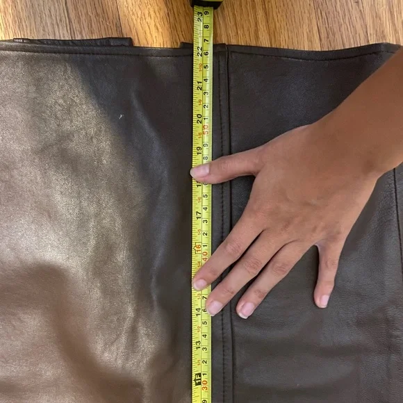 Chic Brown Leather Pencil Skirt - Picture 9 of 9